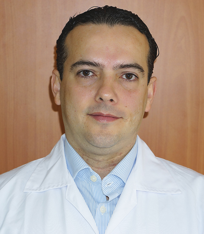 Dr. SALGADO PAREDES CRISTOBAL DAGOBERTO